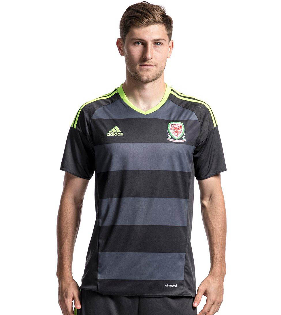 Wales-Euro-2016-Away-Kit%2B%25283%2529.jpg