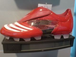 Adidas_F30_8_rot.jpg