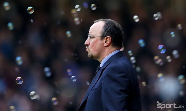 rafael-benitez_chelsea_flying-bubbles_dec2012_reuters.jpg