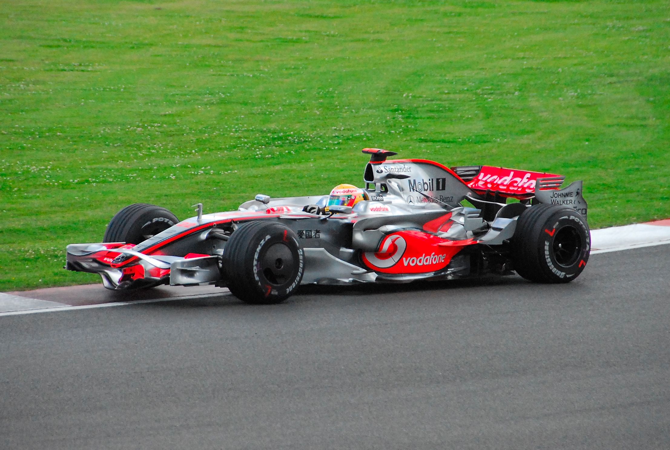 Lewis_Hamilton_2008_Britain_5.jpg