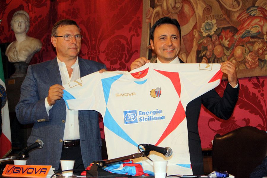 seconda-maglia-catania-2010-11.jpg