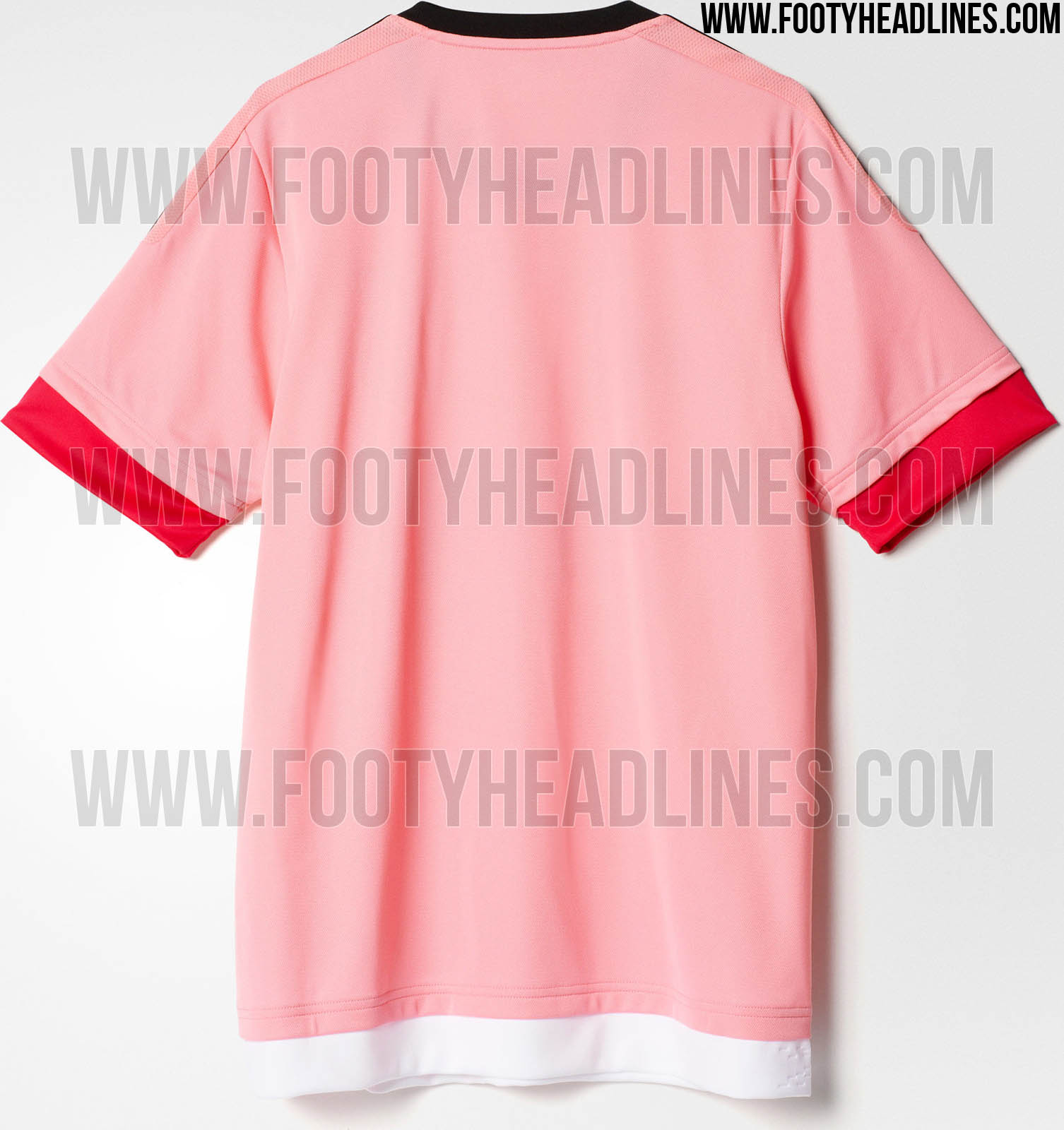 juventus-15-16-away-kit-2.jpg