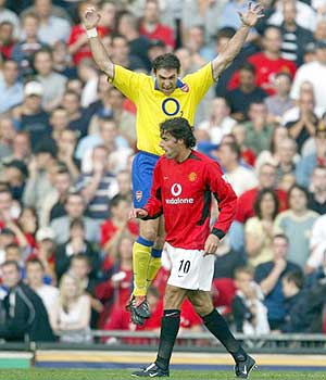 nistelrooyarsenalST_300x350.jpg