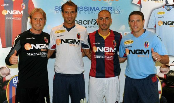 presentazione-maglie-bologna-2011.jpg
