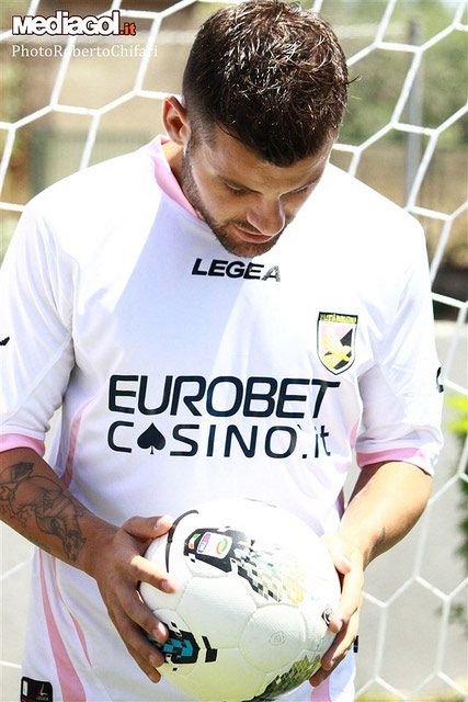 palermo-away.jpg