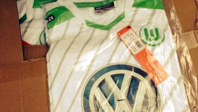 VfL+Wolfsburg+14-15+Away+Kit.jpg