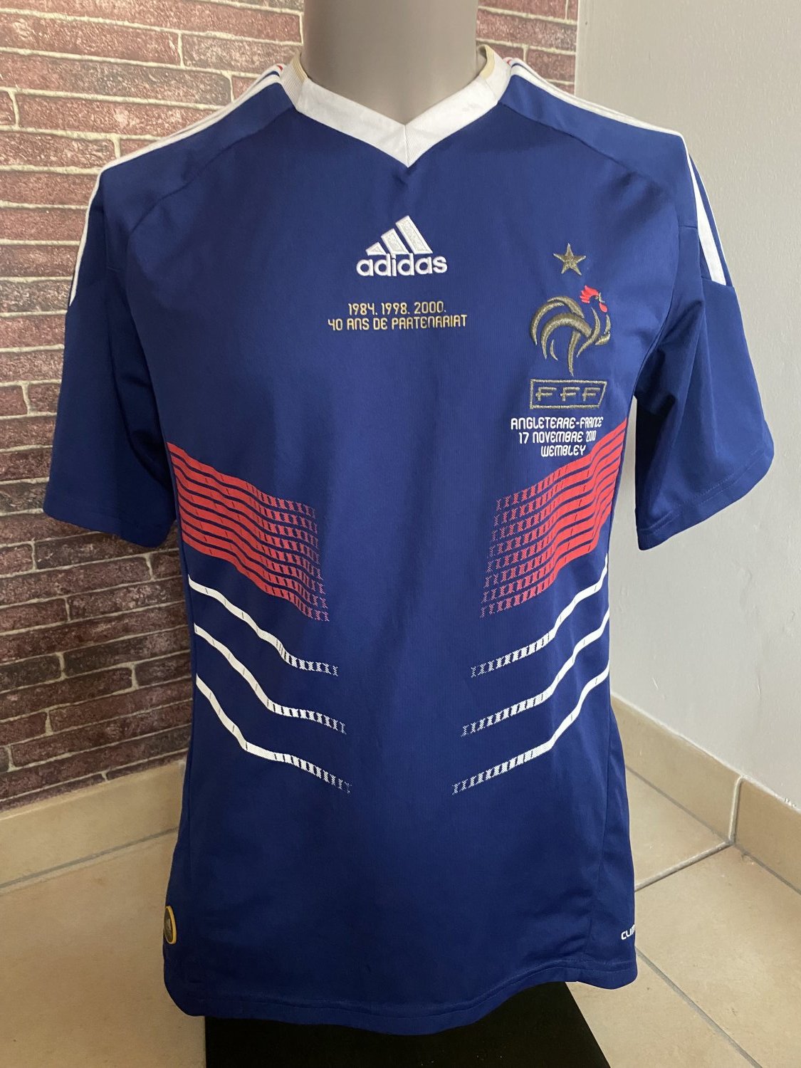 france-home-football-shirt-2010-2011-s_20809_1.jpg