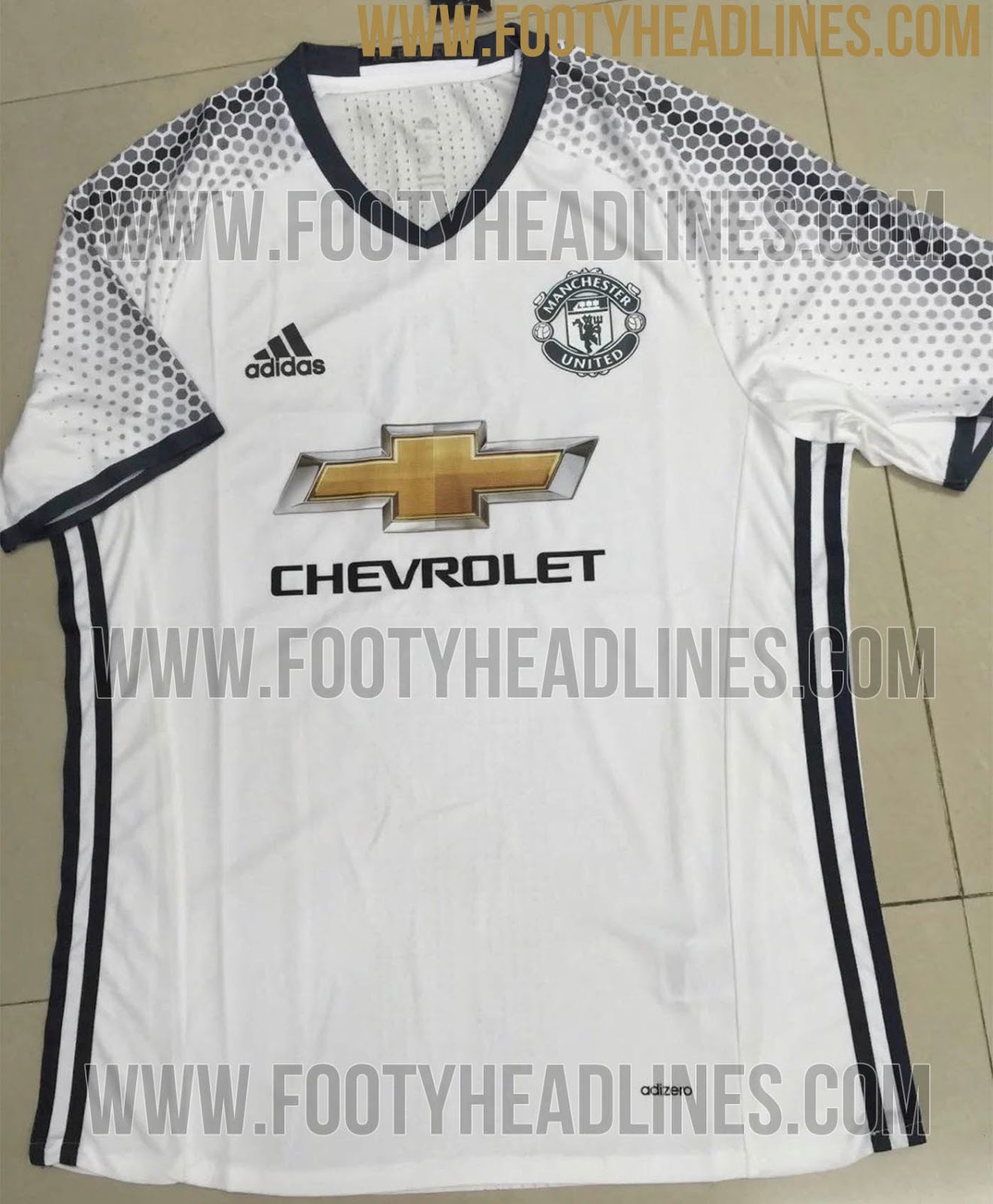 manchester-united-16-17-third-kit%2B%25282%2529.jpg