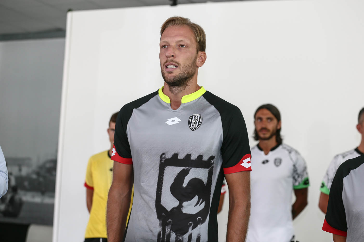 Cesena-15-16-Goalkeeper-Kit.jpg