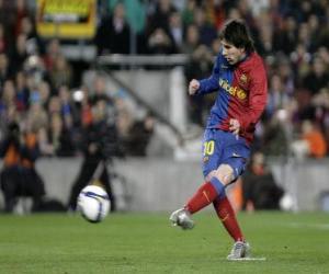 lionel-messi-chutando-un-_4bbf4d047f20a-p.jpg