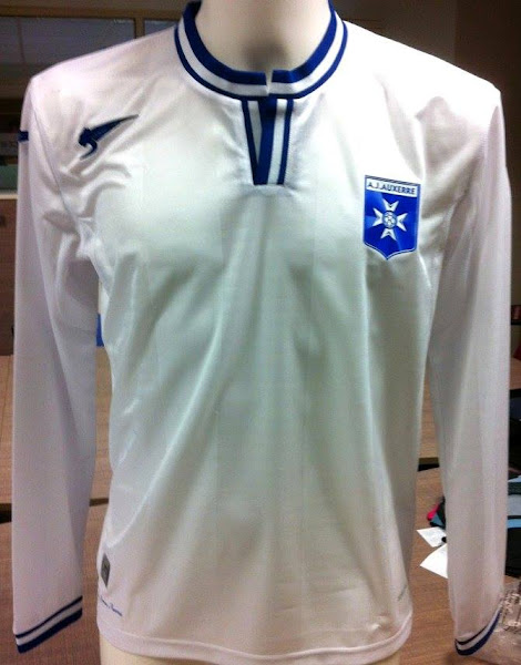 AJ-Auxerre-14-15-Home-Kit+%281%29.jpg