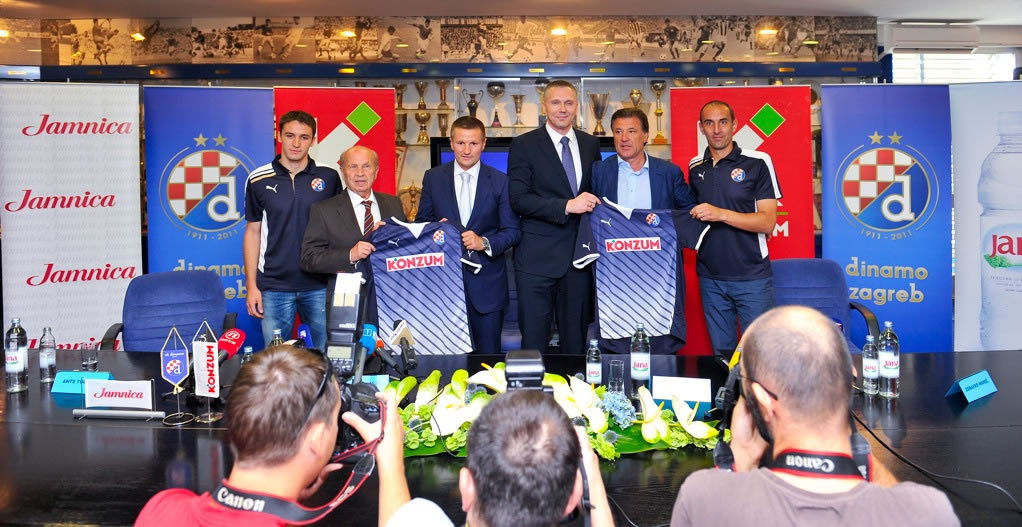 konzum-dinamo-sponzorstvo-urucivanje-dresova-large.jpg