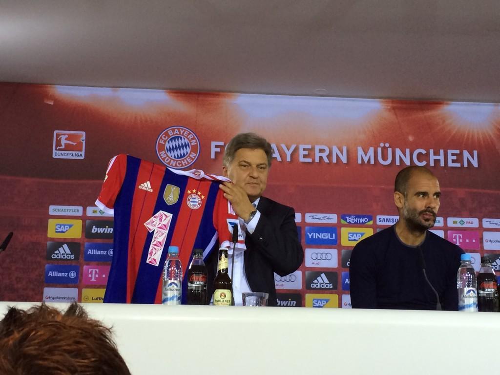 bayern-munchen-unveil-magenta-1-sponsor.jpg