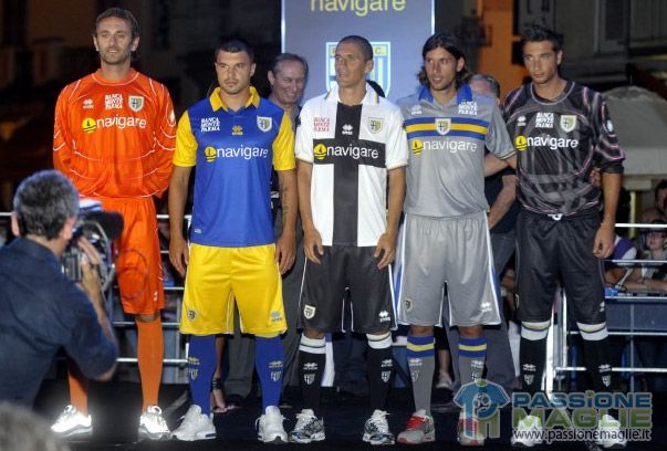 presentazione-maglie-parma-2010-11.jpg