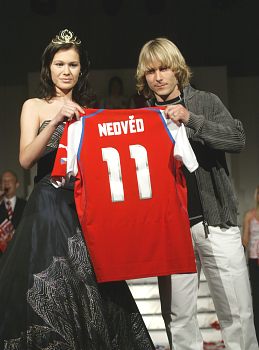 A040427_BER_DOLEZALOVA_NEDVED_V.JPG