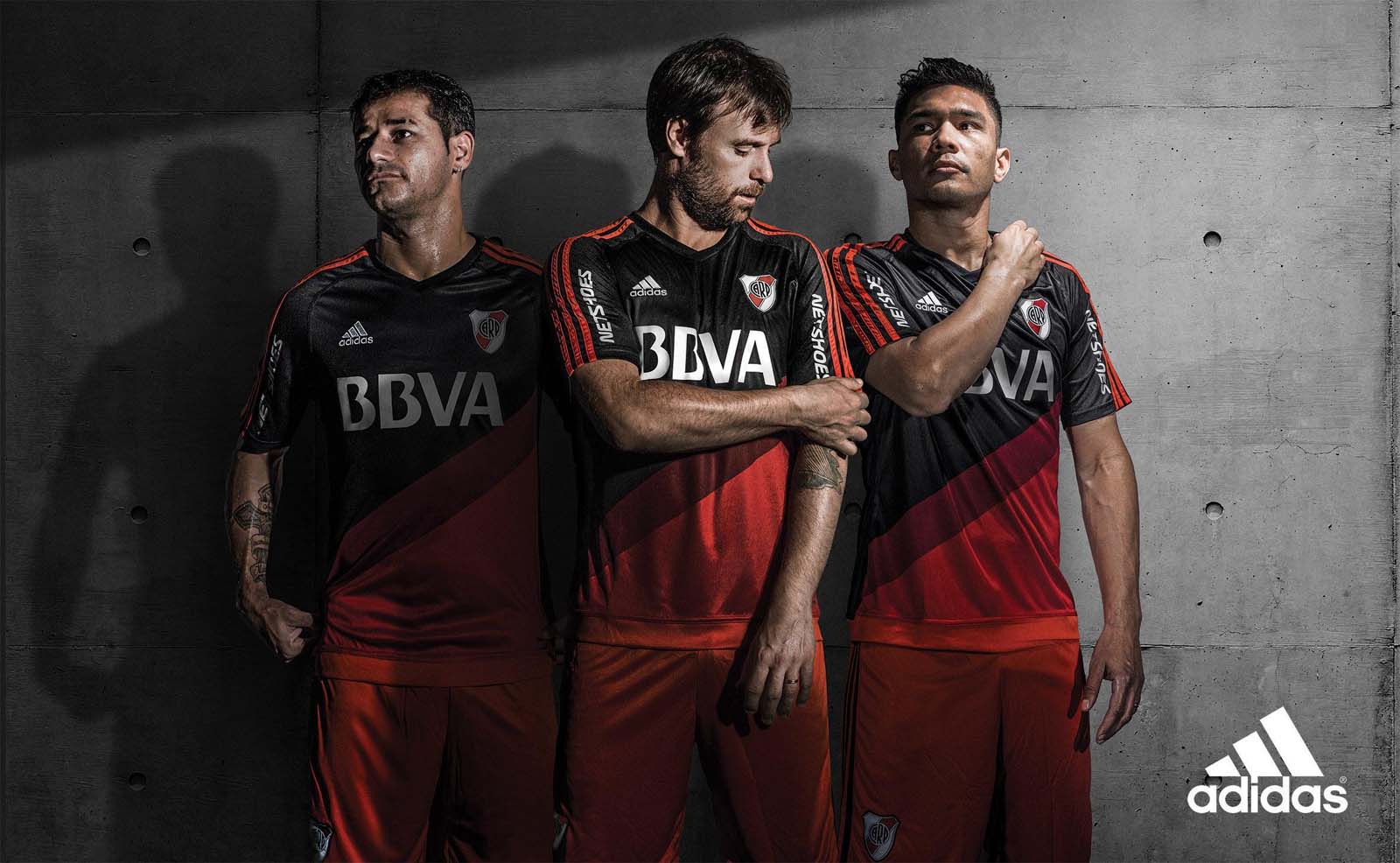 river-plate-15-16-away-kit.jpg