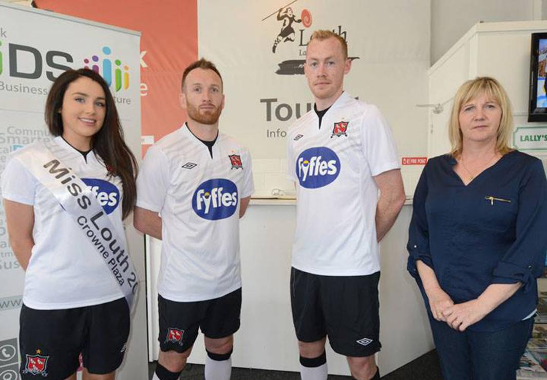 Dundalk-FC-15-16-Home-Kit%2B%25283%2529.jpg