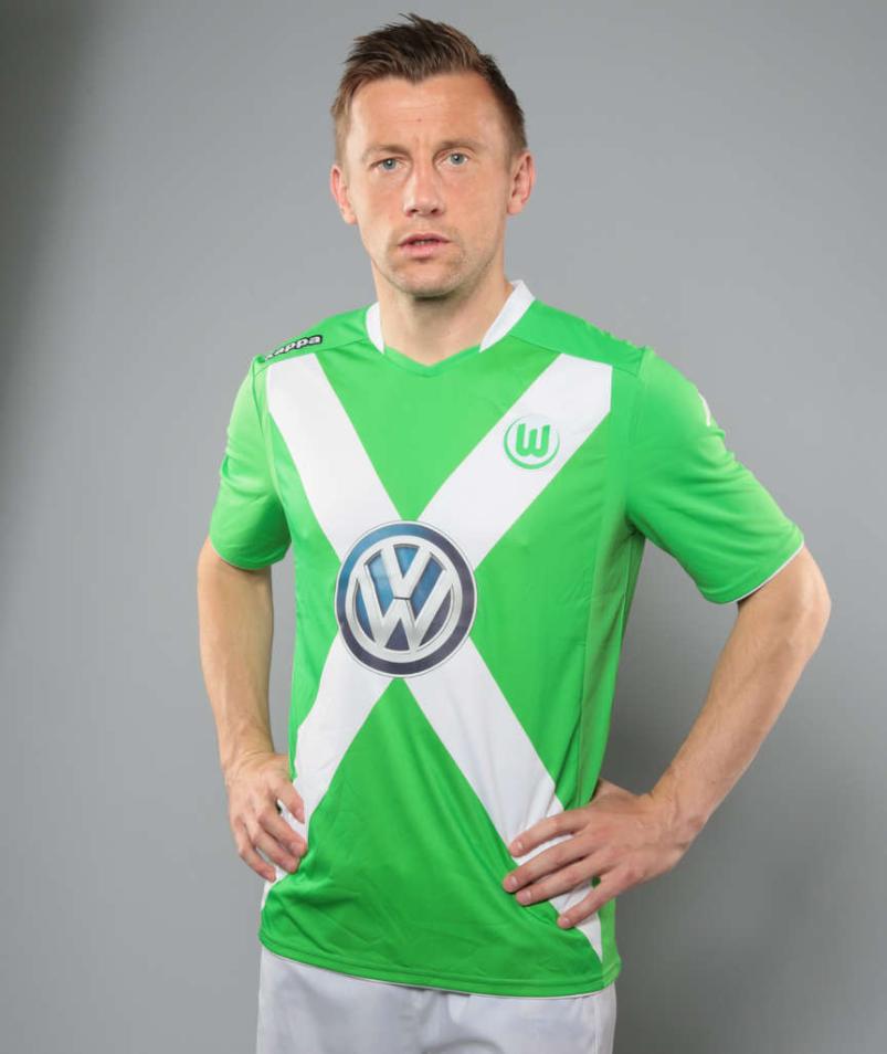 VfL-Wolfsburg-14-15-Home-Kit.jpg