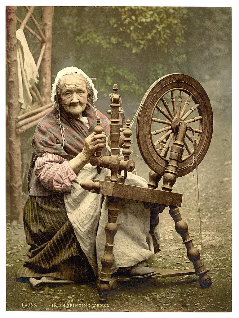 Irish_spinning_wheel.jpg