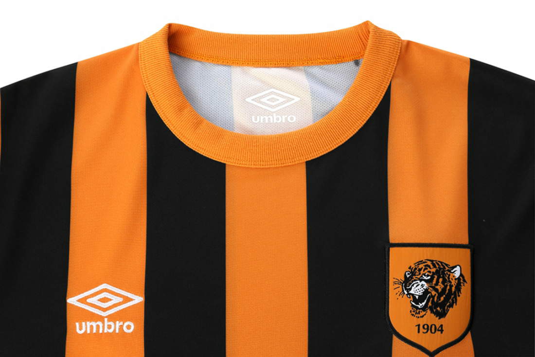 Umbro-Hull-City-14-15-Home-Kit+(4).jpg