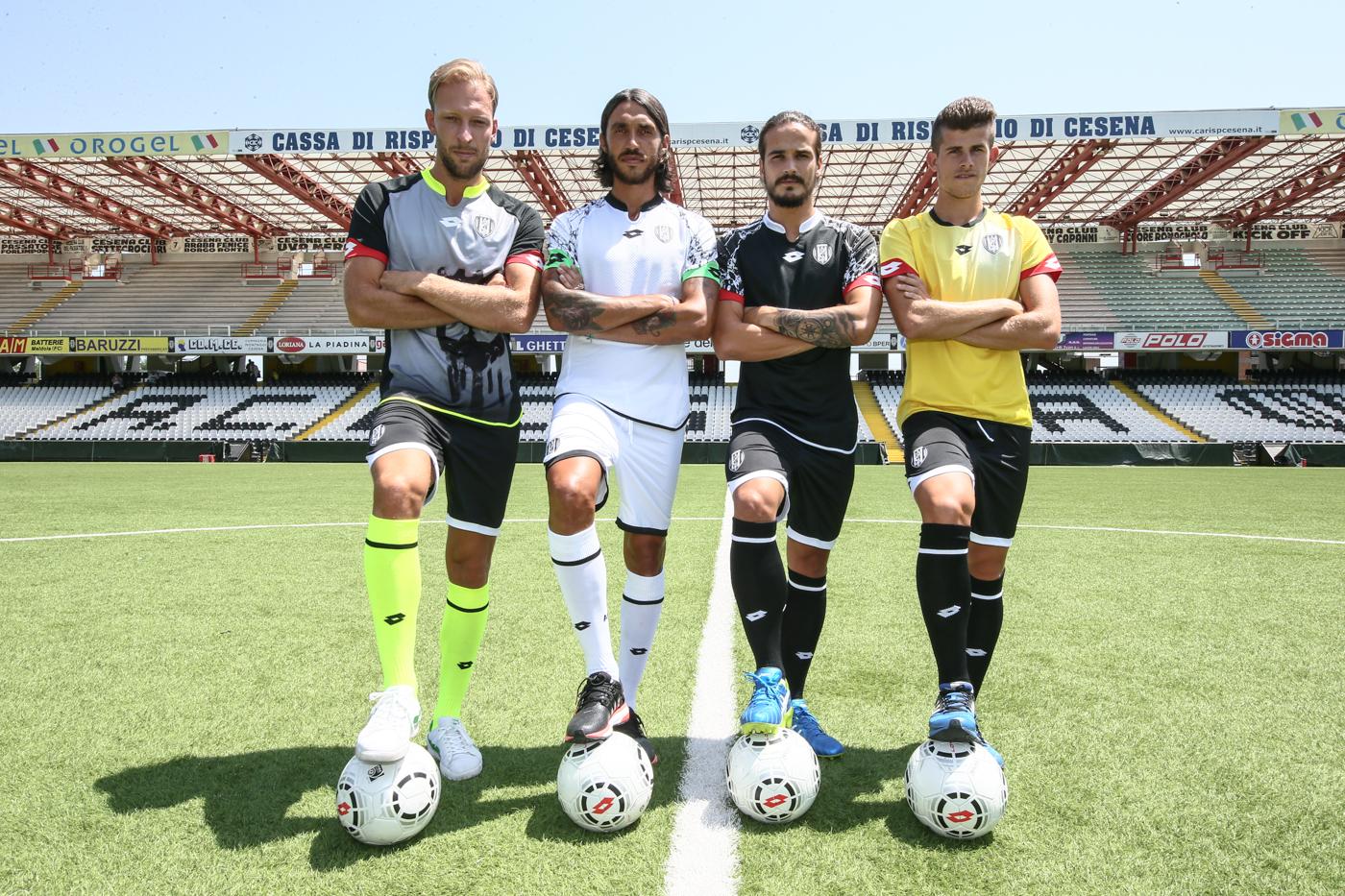 Cesena-15-16-Kits%2B%25281%2529.jpg