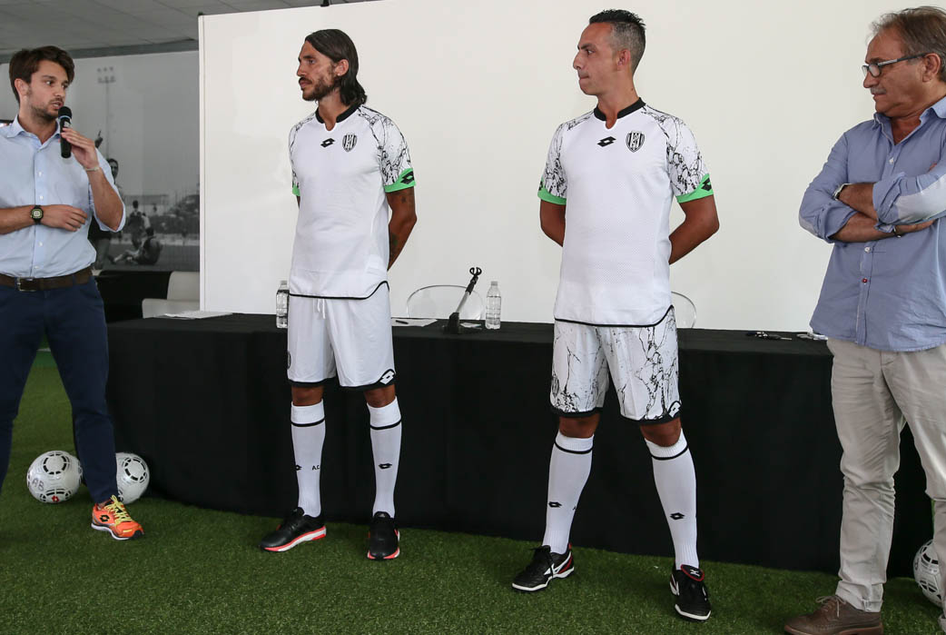 Cesena-15-16-Home-Kit.jpg