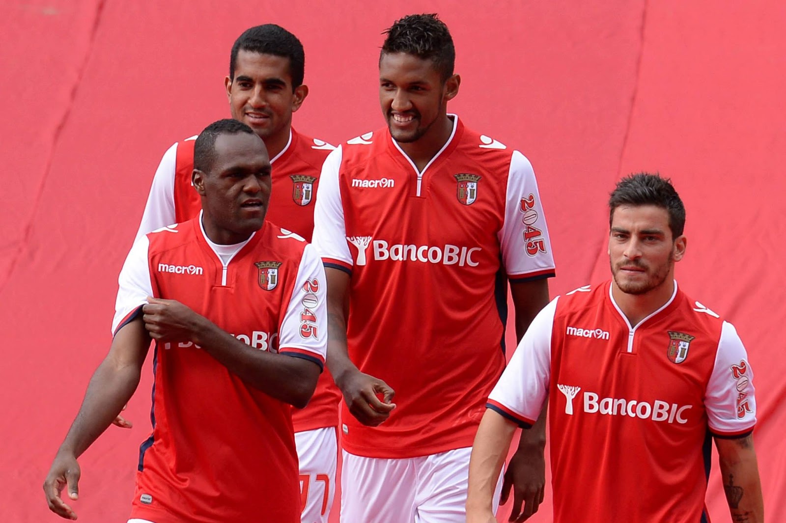 sc-braga-14-15-home-kit.jpg