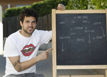 Cesc-Fabregas-escribe-para-Mun_54161246144_51356729138_352_256.jpg
