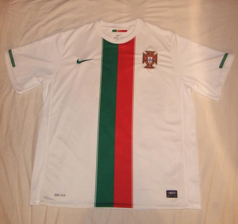 portugal-away-football-shirt-2010-2011-s_20467_1.jpg