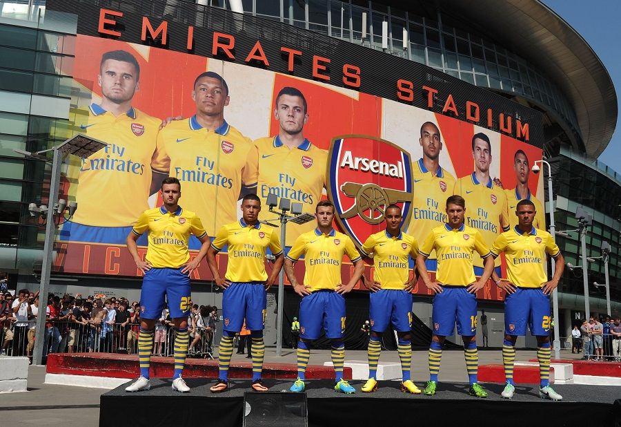 divisa-trasferta-arsenal-2013-2104-emirates-stadium.jpg