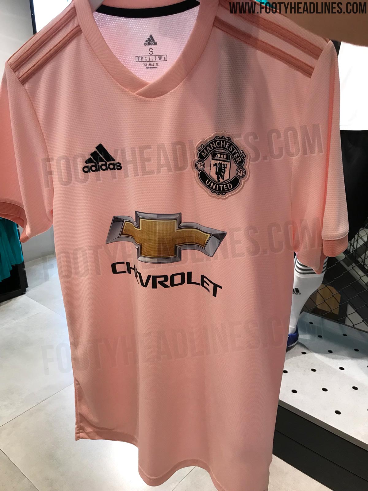 pink-manchester-united-18-19-away-kit-2.jpg